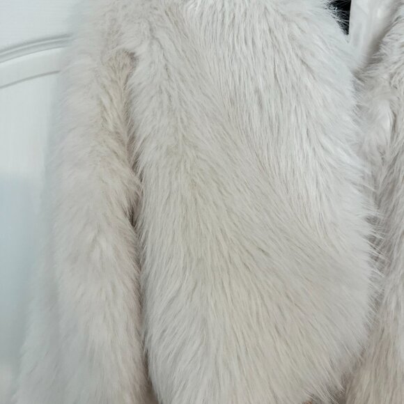 White Fur Jacket - Target Girls XXL (Fits A Medium) - Only Worn Briefly In Pics - Picture 3 of 8